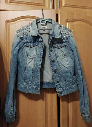 Джинсовка с шипами