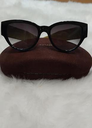 Стильные солнцезащитные очки