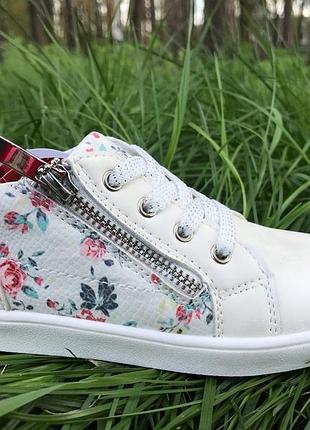 Кросівки дівчинці