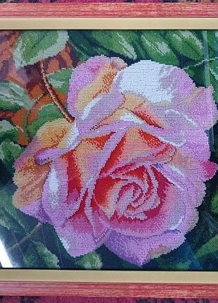 Вишита картина бісером у рамі та під склом