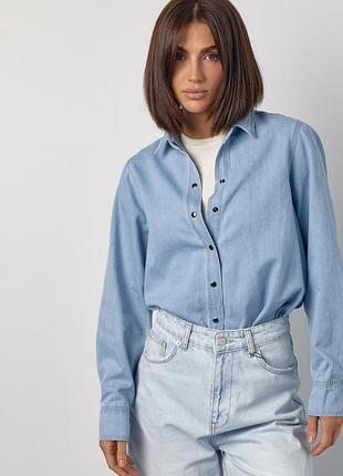 Джинсова жіноча сорочка на металевих кнопках