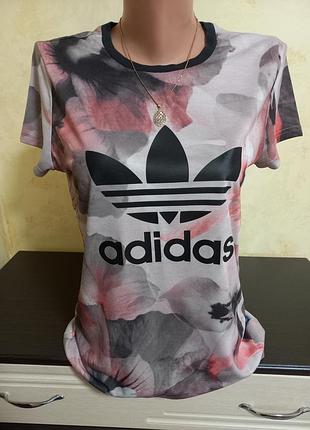 Футболка женская с цветочным принтом adidas s-m