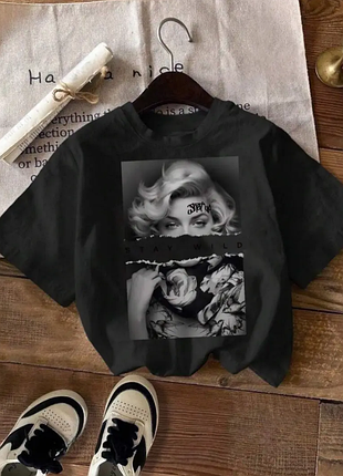 Женская черная повседневная футболка свободного кроя с графическим принтом и коротким рукавом
