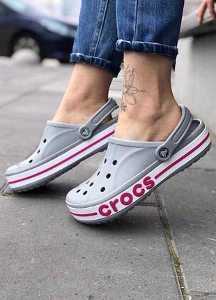 Крокси оригінал сірі з малиною bayaband light grey candy pink графіт рожевий жіночі сабо crocs clog
