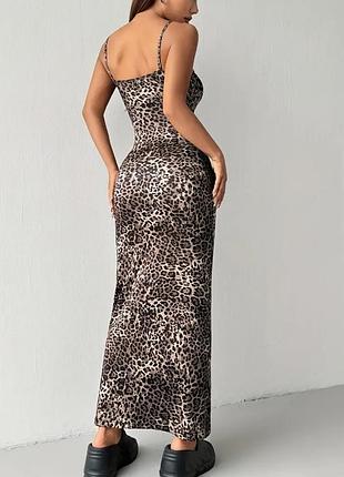 Леопардова облягаюча сукня