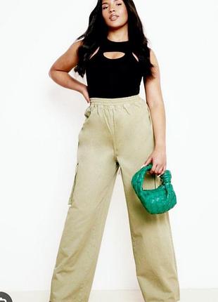 Роскошные женские льняные брюки - карго в цвете светлый хаки большого размера.