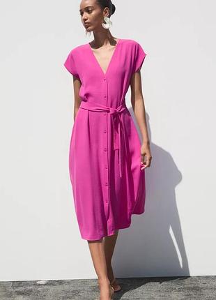 Струящееся платье с пояском