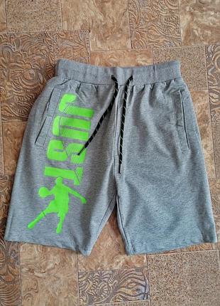 Летние шорты парням.