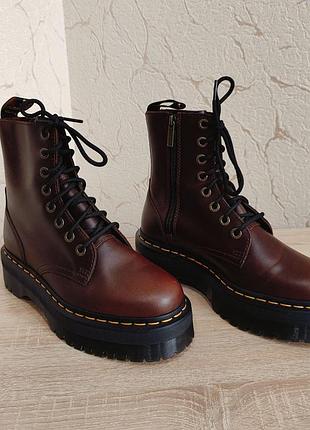 Ботинки dr. martens vegan jadon ii cherry red oxford rub off 39р/27 см