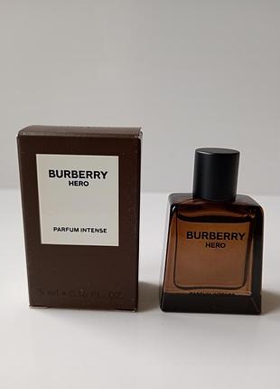 Burberry hero parfum intense
духи (міні) 5мл.