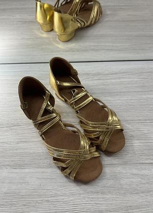 Нові туфлі для бальних танців