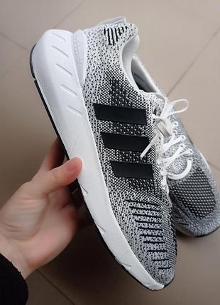 Новые кроссовки adidas