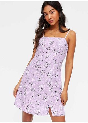 Нежное качественное сиреневое платье с разрезом на ножке с вшитым пояском