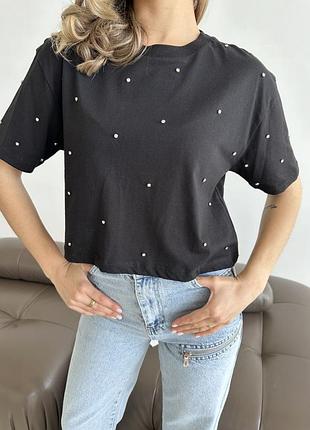 Жіноча базова чорна футболка з камінчиками