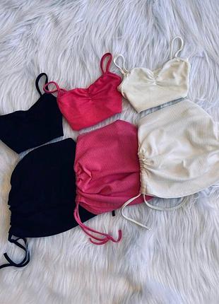 Летний комплект в рубчик - топ на бреинеках и юбка с затяжками сбоку, костюм майка юбка