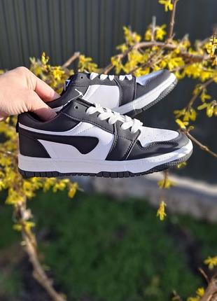 Стильні кросівки