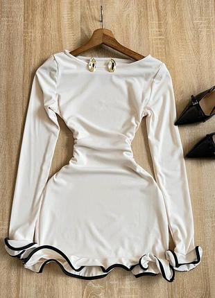 Жіноча базова трикотажна молочна міні сукня