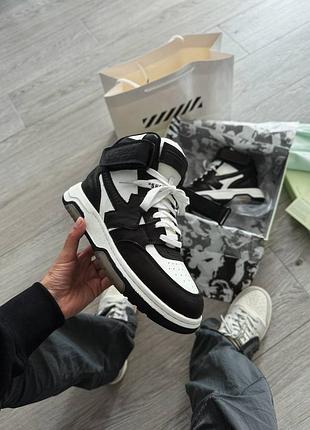 Off-white out of office mid top in black