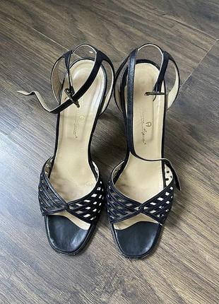 Кожаные босоножки, на каблуке, трендовые