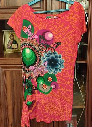 Яркая женская футболка известного испанского бренда дисигуаль.