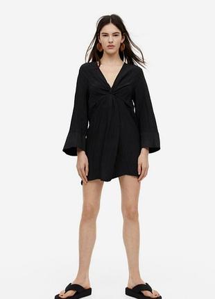 Легкое платье с широкими рукавами и драпировкой/кимоно