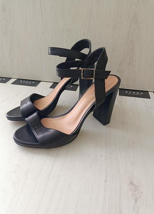 Босоножки minelli