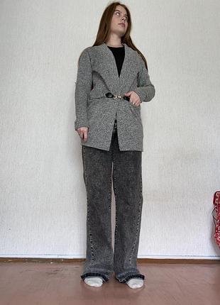 Жіночий сірий піджак з кишенями