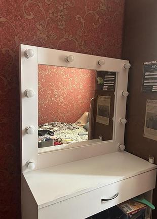 Туалетный столик