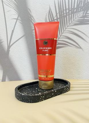 Крем для тіла strawberry flirt Bath And Body Works