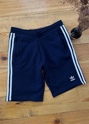 Спортивні шорти adidas , розмір s