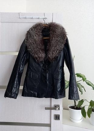 Куртка и на зиму и осень