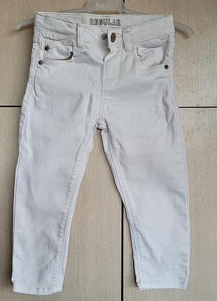 Джинсовые брюки, детские, regular zara,
белого цвета,
2-3 года, 98 рост.
котон.