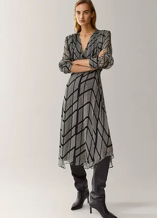 Елегантне чорне плаття з асиметричним низом