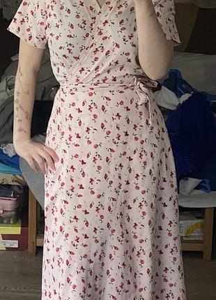 Розрва сукня з квітами