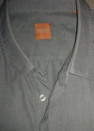 Привлекательная мужская рубашка всемирно известного бренда hugo boss