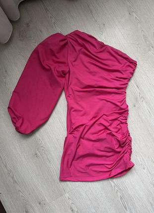 Женское нарядное платье на одно плече