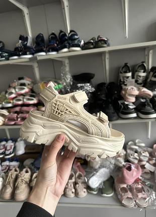 Босоніжки для дівчаток на платформі