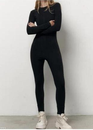 Трикотажный черный комбинезон