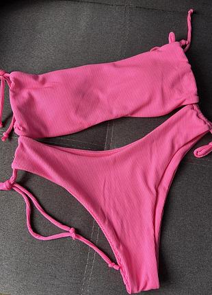 Яскраві купальники