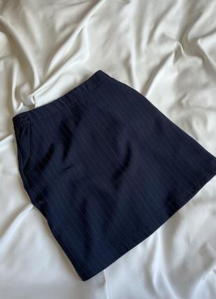 Красива міні спідниця