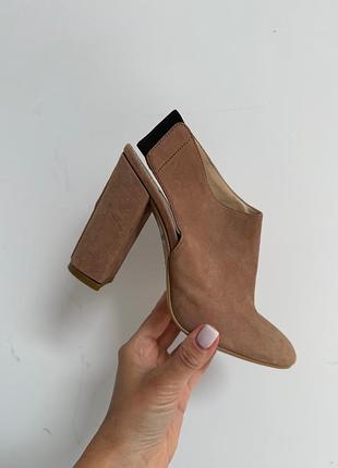 Шкіряні босоніжки bata