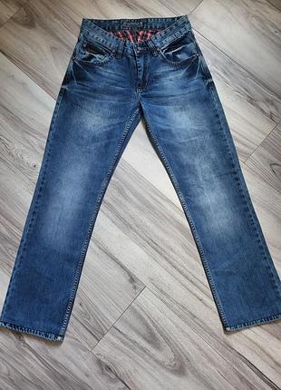 Винтажные брендовые мужские джинсы tommy hilfiger. размер w: 29, l: 34, выполненные в итальялии.