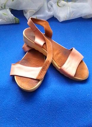 Босоножки 39 разм
