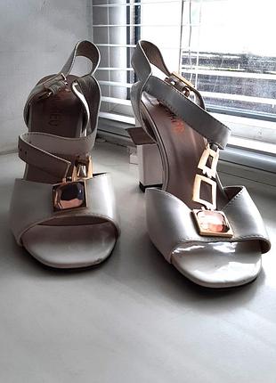 Босоніжки жіночі натуральна шкіра