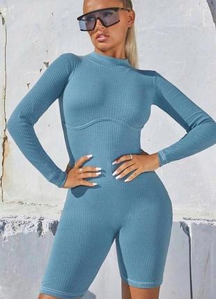 Женский облегающий комбинезон в рубчик