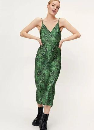 Длинное зеленое атласное платье zara со стильным узором