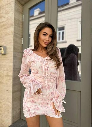 Платье в цветы в нежно розовых тонах