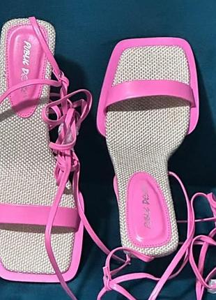 Кружевные босоножки шнуровка