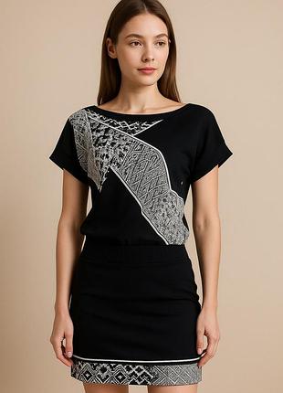 Класична жіноча трикотажна тепла сукня двійка з тваринним принтом в чорно-сірих тонах