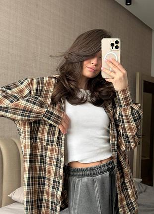 Жіноча трендова сорочка в клітинку